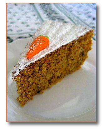 fetta di torta di carote senza glutine